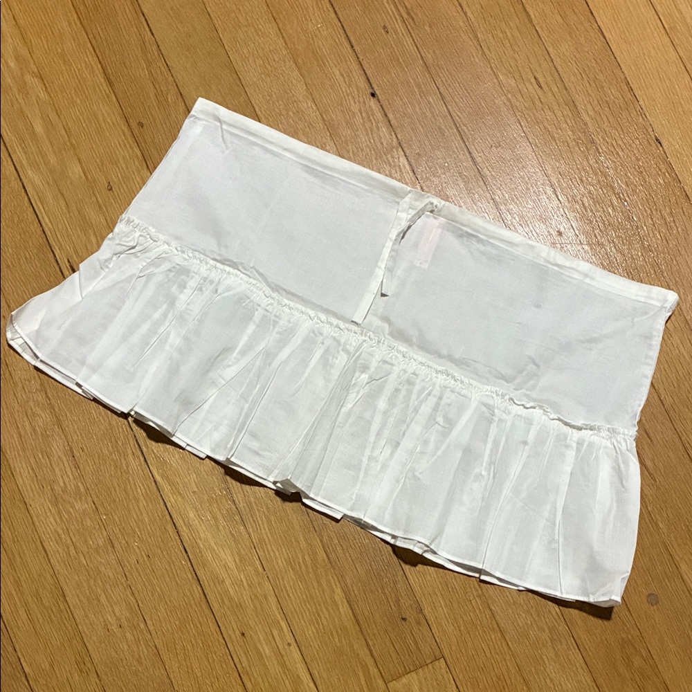 Victoria Secret, Chic White Mini Skirt, size medium